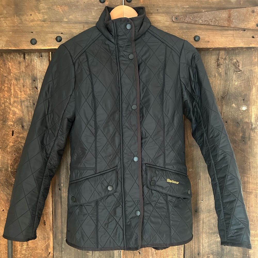 BARBOUR BLACK FLYWEIGHT QUILTED JACKET. Feminine fit. Burnished goldtone hw $80